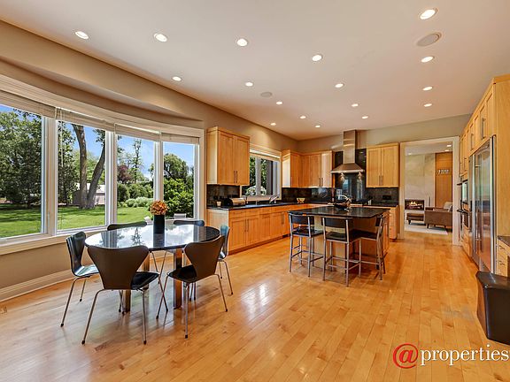 Kitchen / Breakfast Room