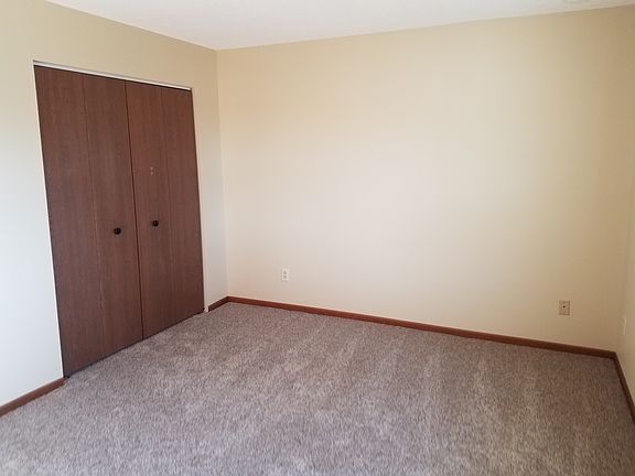 3rd image of 735 10th Ave N #737