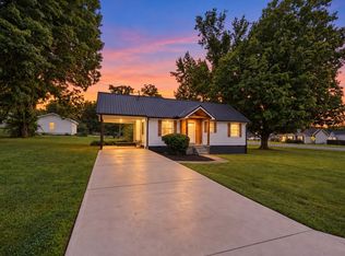 100 Brook Dr, Dickson, TN 37055