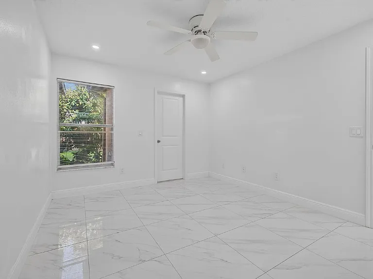 3128 Sandy Shore Ln — Photo 32