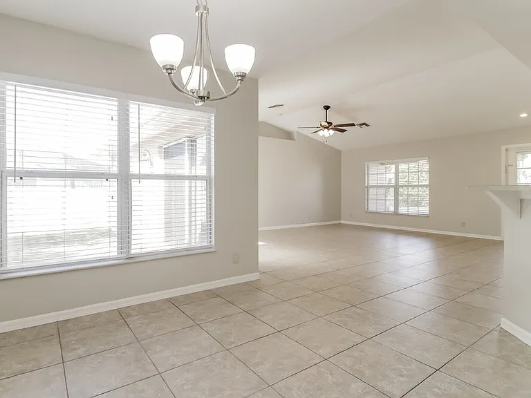 1018 SW 9th Ct — Photo 6