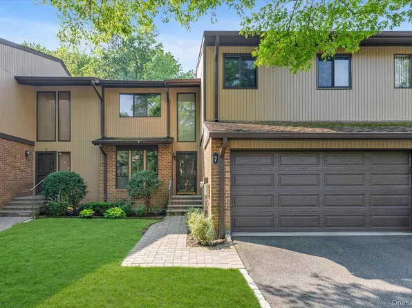 7 Wimbledon Drive, Roslyn, NY 11576