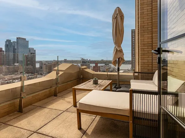 425 W 50th St APT 15A, New York, NY 10019