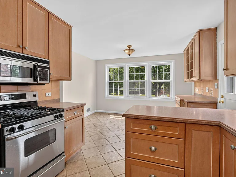 6035 Chatsworth Ln — Photo 21
