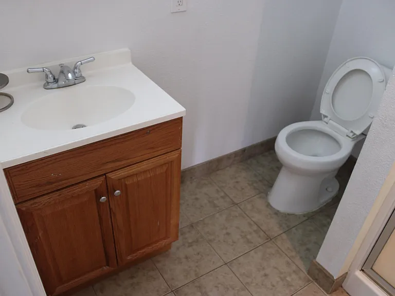 1007 Geraghty Ave — Photo 6