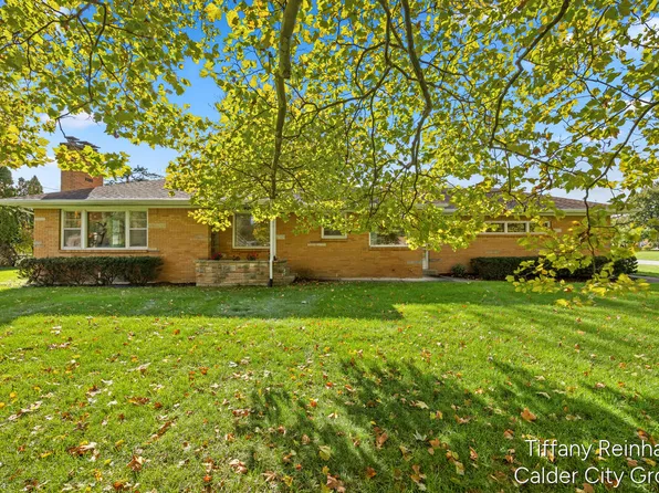 2596 Fletcher Dr NE, Grand Rapids, MI 49506