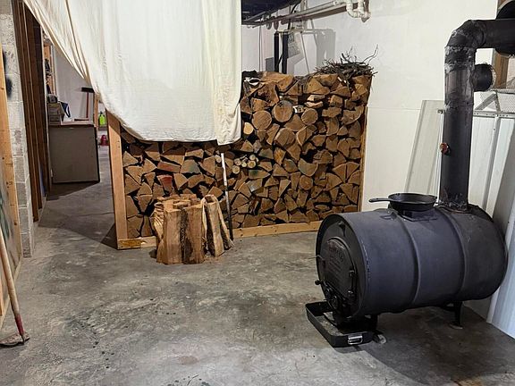 5th image of 886 Mountain Rd