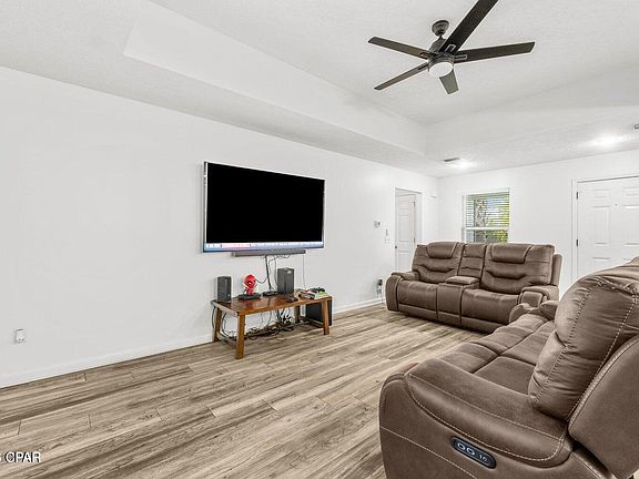 3rd image of 223 Woodlawn Ct