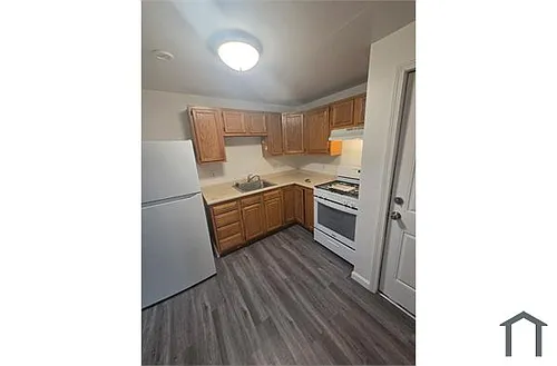 472 Park Ave #4 Photo 1