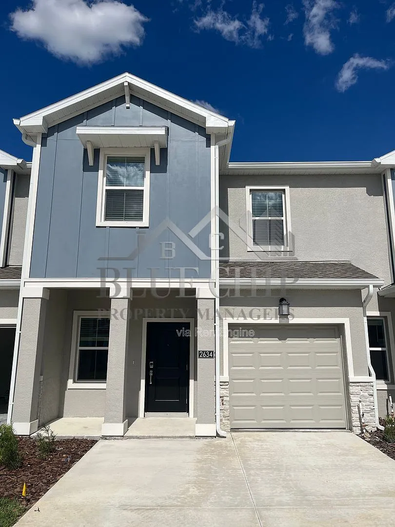 3 bed, 2.5 bath, 1834 sqft, $2,295 — Photo 1