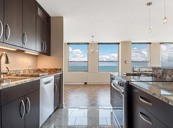 3rd image of 2626 N Lakeview Ave APT 3103