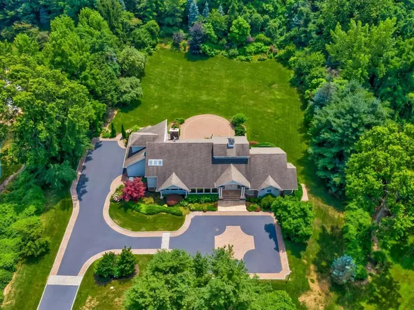 100 Amber Lane, Oyster Bay Cove, NY 11771