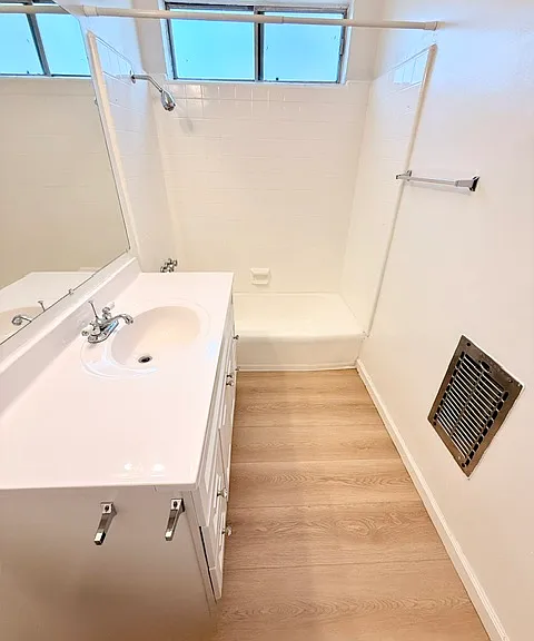 Lindley Garden Apartments — Photo 13