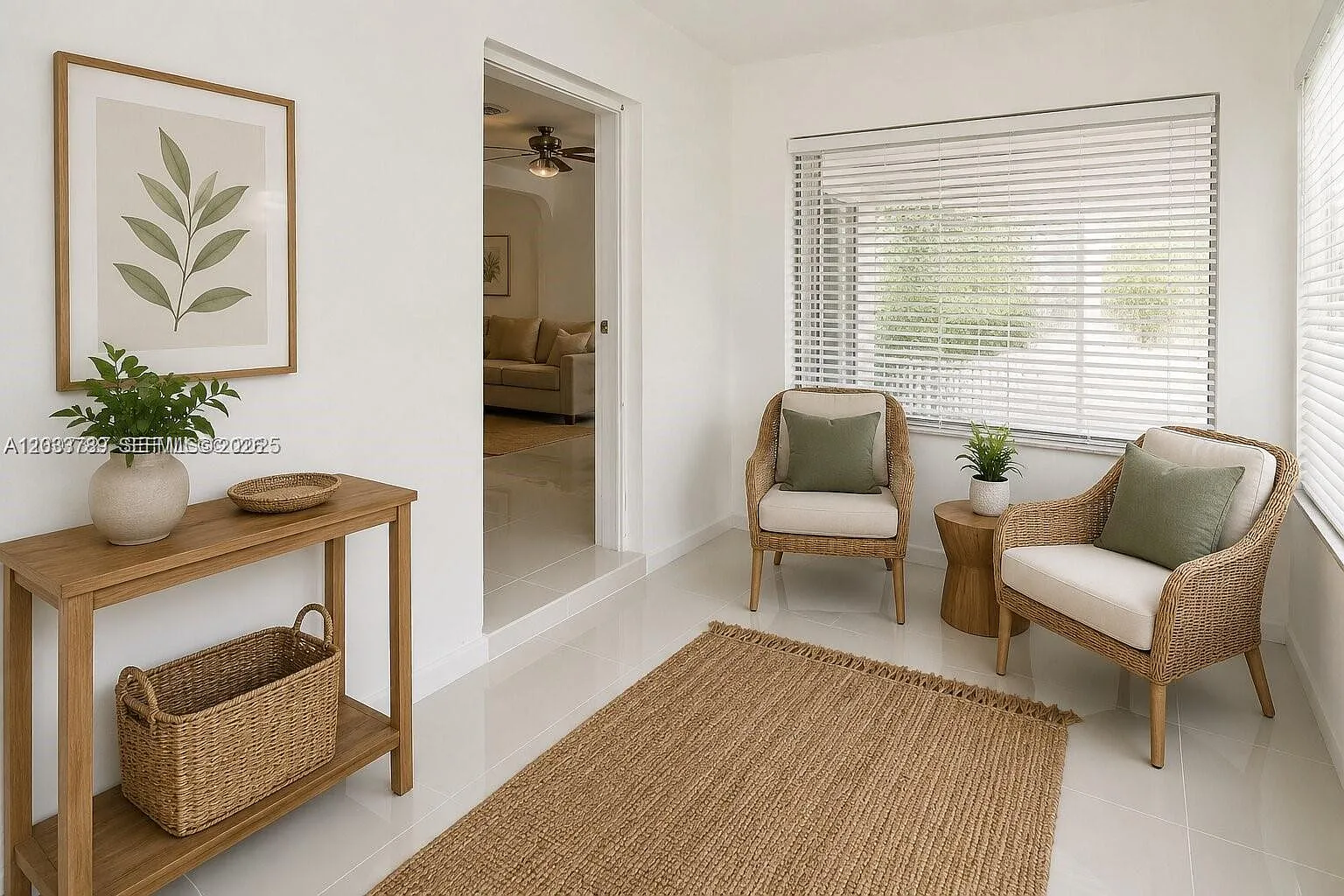 Hollywood South Side Add — Photo 3