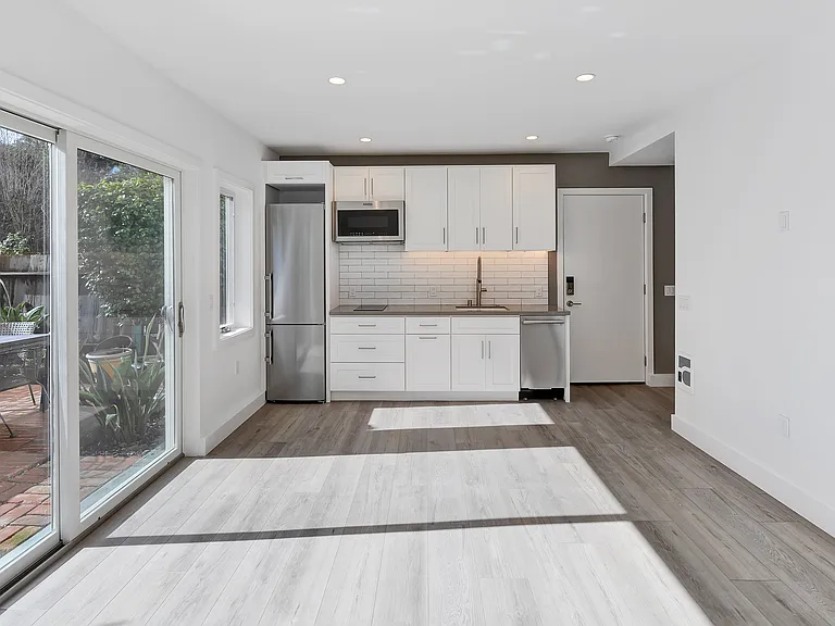 1357 Francisco St — Photo 4