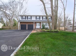 11 Links Rd, Smithtown, NY 11787