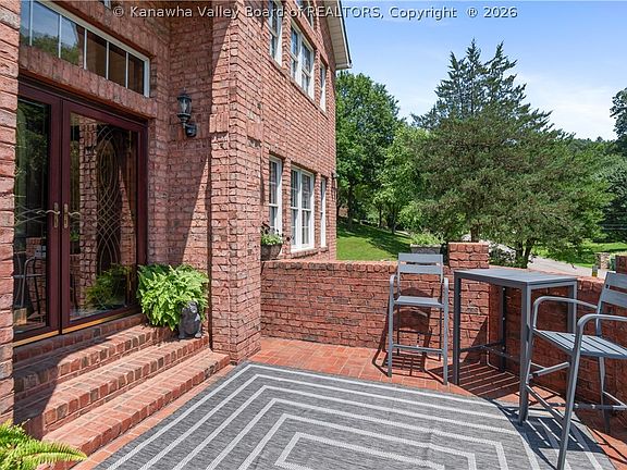 3rd image of 14 Stonegate Dr