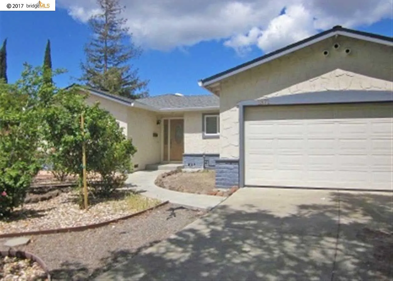 1371 Berg Ct photo 1
