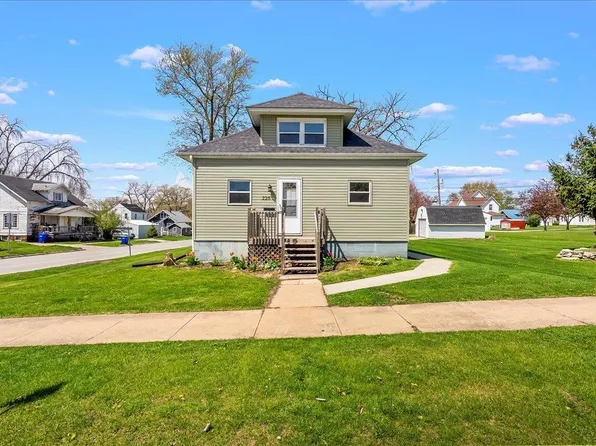 228 5th Ave SE, Oelwein, IA 50662