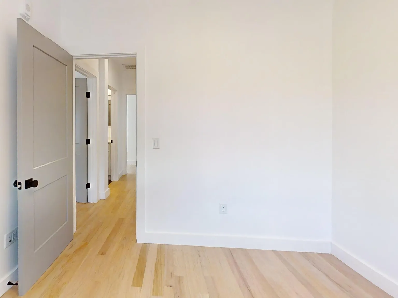 3 bed, 1015 sqft, $3,600 — Photo 2
