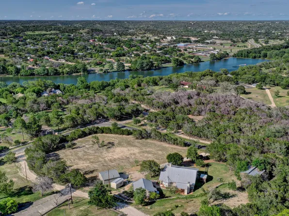 286 W Cade Loop, Ingram, TX 78025