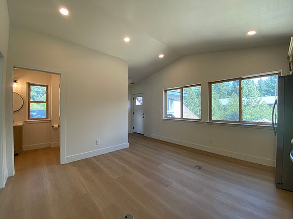 5th image of 2931 Lakewood Cir #B