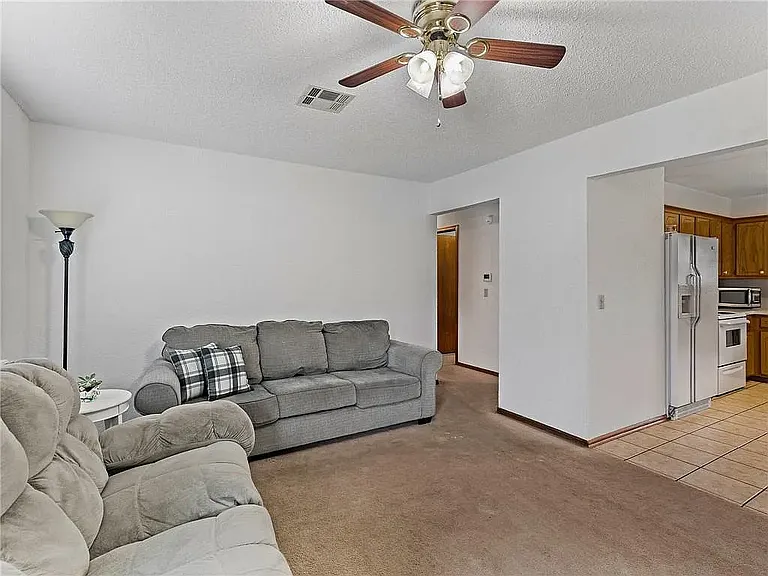534 W Carson Dr — Photo 15