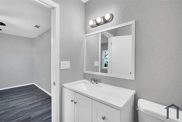 3450 Silverhill Dr — Photo 10