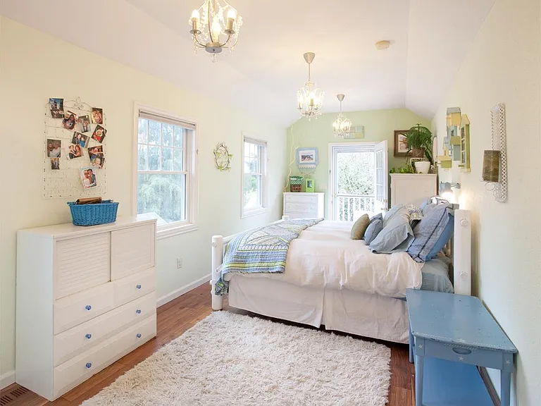 4821 SW 31st Dr — Photo 2