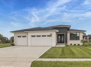 8385 Aspen Dr, West Des Moines, IA 50266