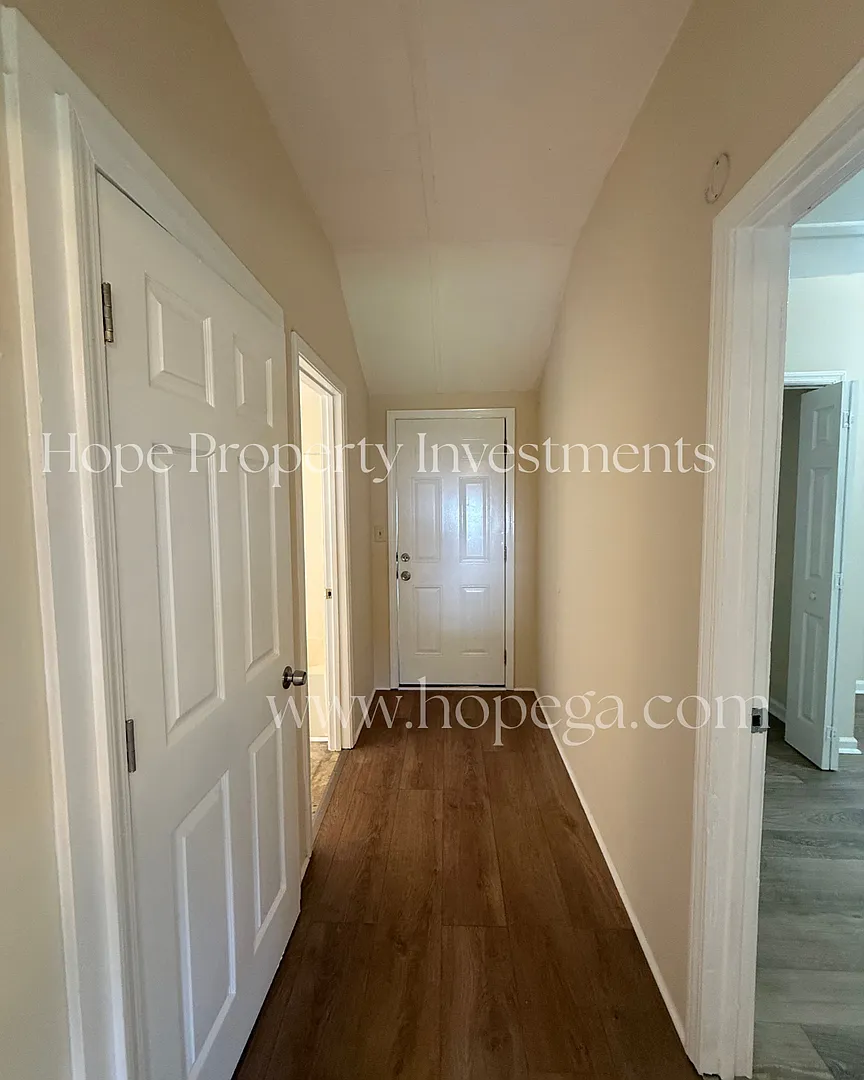 Senoia- 26506 Highway 85 2 Bedroom 1 Bath On 2 Acre Lot — Photo 4