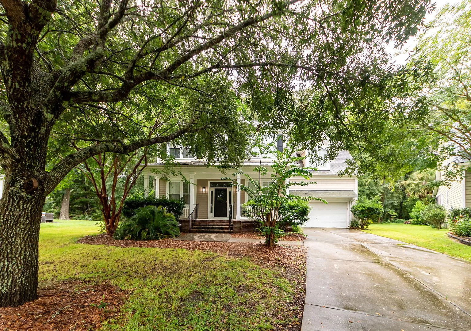 4 Bedroom, 3.5 Bathroom Home in Legend Oaks Plantation - Summerville — Photo 1