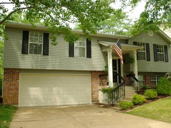 437 Harvest Hill Ct, Ballwin, MO 63021