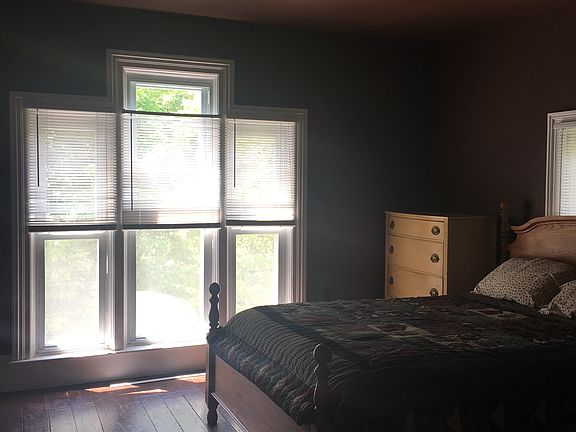 Master bedroom. Nice closet 