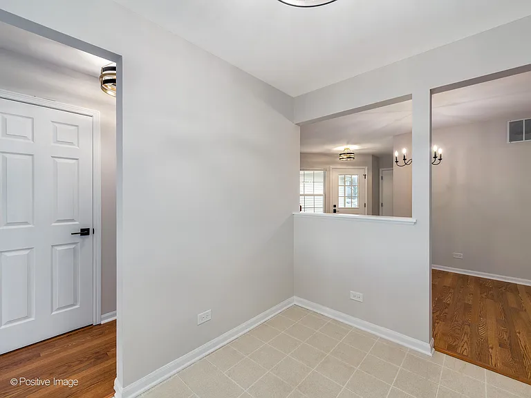1056 Woodhill Ct — Photo 15