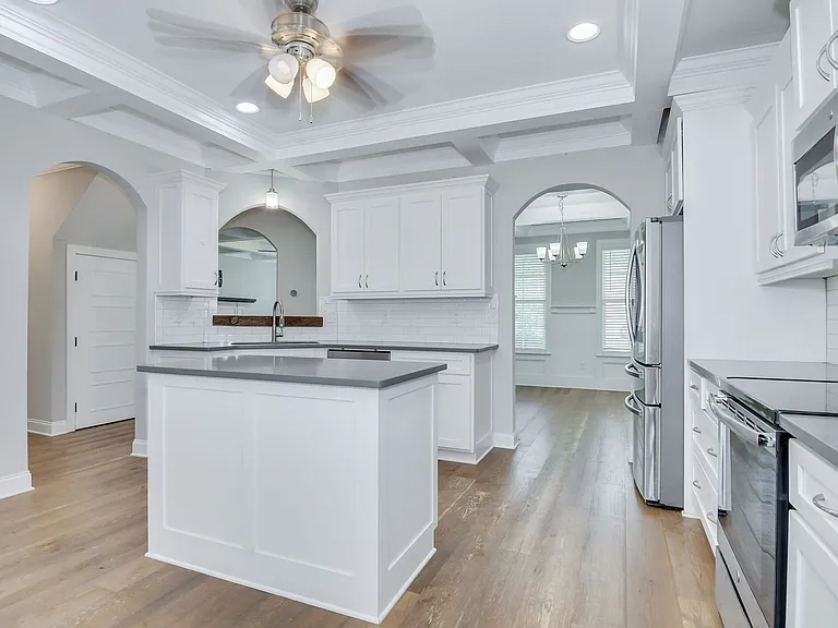 344 Colonnades Dr — Photo 16