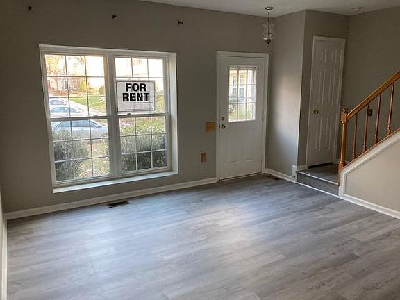 Living Room (16 x 14 feet)