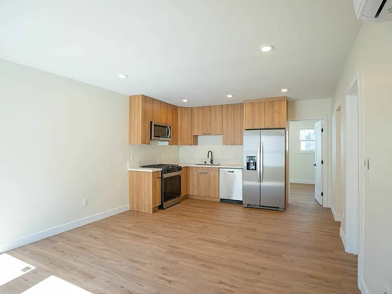 1038 S Westmoreland Ave #2 — Photo 2