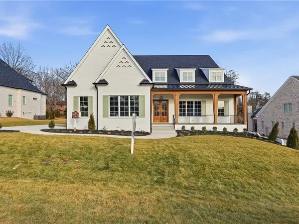 3814 Pinewood Lake Dr, Winston Salem, NC 27106