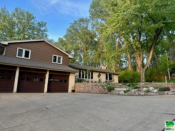 3rd image of 4850 Skyline Dr