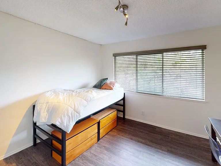 831 Cliff Dr — Photo 48