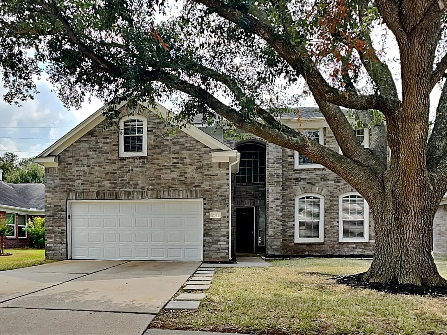 4 bed, 2.5 bath, 2504 sqft, $2,240 — Photo 1