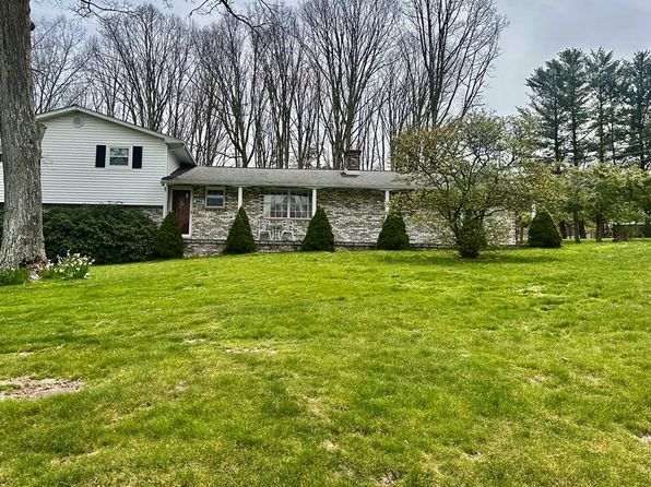 341 Division St, Shady Spring, WV 25918
