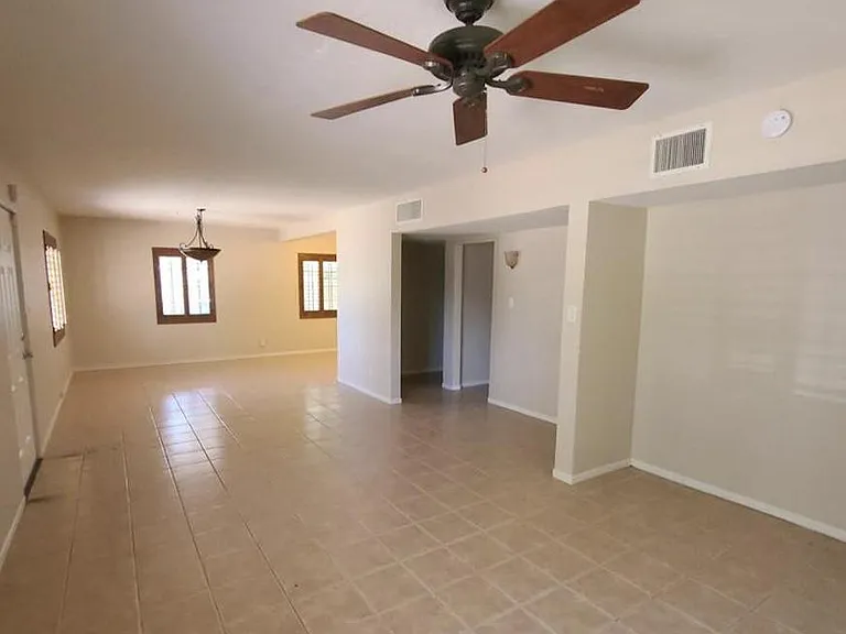 1407 W Glenrosa Ave — Photo 3