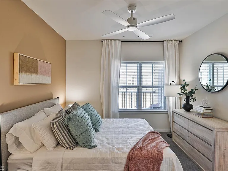 100 Aviv Upper — Photo 36