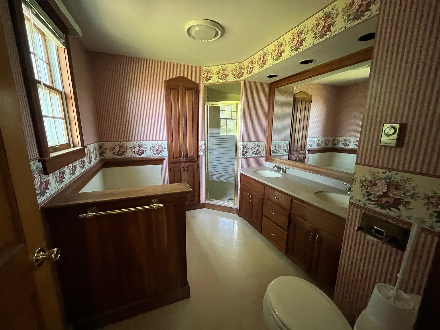 3 bed, 2070 sqft, $3,200 — Photo 4
