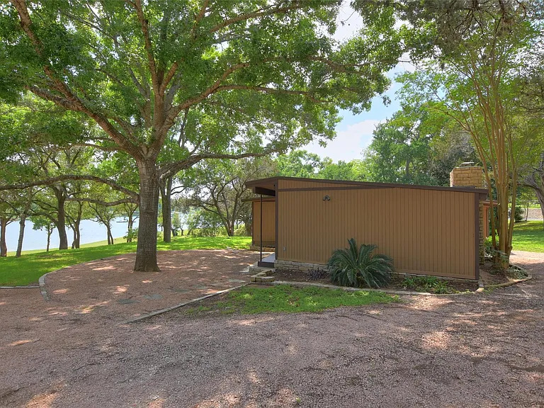 16013 Edwards Dr — Photo 28