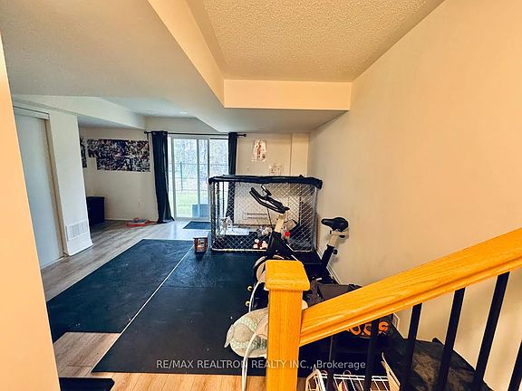 4th image of 29 Esquire Way