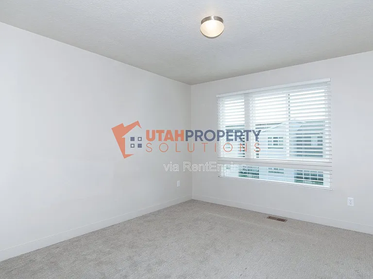 1025 W 400 S — Photo 16
