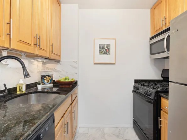 201 West 70th Street image 6 of 14